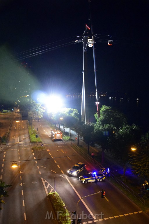 Koelner Seilbahn Gondel blieb haengen Koeln Linksrheinisch P928.JPG - Miklos Laubert